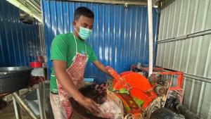 USAHA-Suasana-penggilingan-daging-Kampung-Timur-d.jpg
