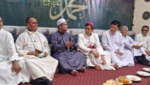 Uskup-Banjarmasin-saat-bersilaturahmi-dengan-tokoh-lintas-agama-di-Kalsel.jpg