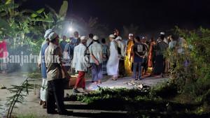 VSPEMAKAMAN-Pemakaman-almarhum-MA-dan-anak-laki-lakinya-M.jpg