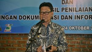 Wakil-Bupati-HSS-Suriani-memberikan-sambutan-saat-evaluasi.jpg