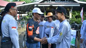 Wakil-Bupati-HSS-Suriani-menyapa-para-anggota-komunitas-sepeda-onthel-dari-HSS-dan-HST.jpg