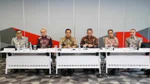 Wakil-Direktur-Utama-Telkom-Muhammad-Awaluddin-ketiga-dari-kiri.jpg