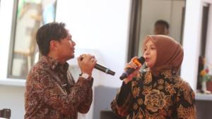 Wakil-Gubernur-Kalsel-Hasnuryadi-Sulaiman-saat-menyanyikan.jpg
