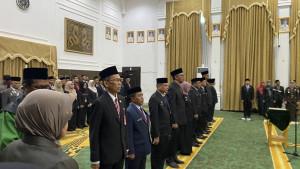 Wali-Kota-Banjarbaru-melantik-sebelas-kepala-SKPD-di-lingkungan-Pemko-Banjarbaru-01.jpg