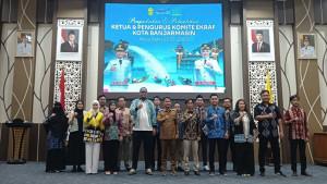 Wali-Kota-Banjarmasin-H-Muhammad-Yamin-HR-berfoto-bersama-Ekraf-F.jpg