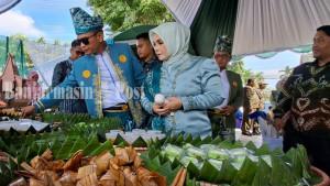 Wali-Kota-Yaminsaat-mencicipi-41-macam-kue-khas-Banjar.jpg