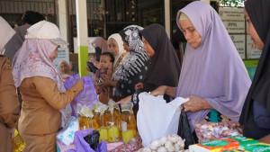 Warga-Desa-Piyait-Kecamatan-Awayan-Balangan-belanja-sembako.jpg