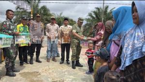 Warga-Desa-Tumih-sambut-Aslog-Panglima-TNI-Mayjen-TNI-Rudy-Puruwito.jpg