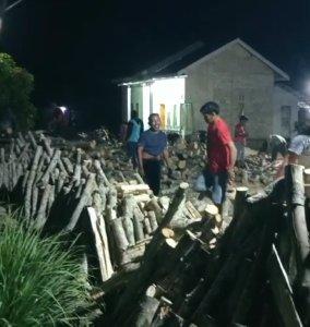 Warga-Mulai-Siapkan-Kayu-Bakar-Untuk-Dukungan-Haul-Guru-Sekumpul-ke-20.jpg
