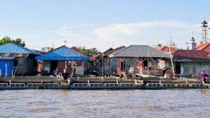 Wisata-Kalsel-Keramba-keramba-ikan-saat-susur-Sungai-Barito-di-Marabahan-batola-1-2-3.jpg