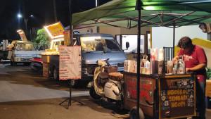 Wisata-malam-depan-Museum-Lambung-Mangkurat-Kota-Banjarbaru-1.jpg