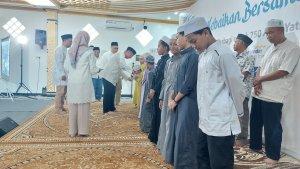 ajaran-Bank-Mandiri-menyerahan-dana-santunan-kepada-para-perwakilan-anak-panti-asuhan.jpg