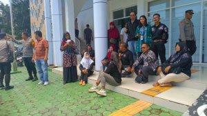 aktivis-GMPD-datangi-Bawaslu-Banjarbaru.jpg