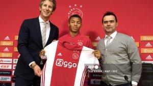 edwin-van-der-sar-kiri-dan-marc-overmars-kanan-ajax-amsterdam.jpg