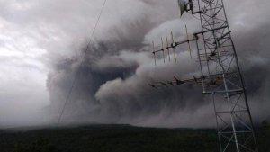 gunung-semeru-di-jawa-timur-luncurkan-awan-panas-dan-lava-pijar.jpg