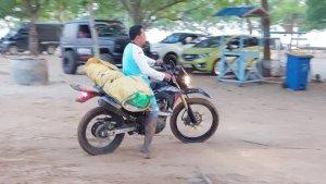 jenazah-di-motor-trail-dari-lokasi-di-Sepunggur-Keturunan-Batakan-kabupaten-tala-Senin-29052023.jpg