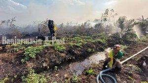 karhutla-di-Jalan-Sempati-Ujung-Tegal-Arum-Bandara-Banjarbaru-Kalsel-Rabu-13092023-5-5.jpg