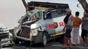 kecelakaan-maut-ambulans.jpg