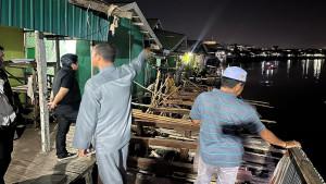 konstruksi-titian-di-Kampung-Hijau-Banjarmasin-disorot.jpg