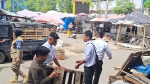 lapak-jualan-liar-di-seputaran-pasar-keramat-Barabai-ditertibkan.jpg