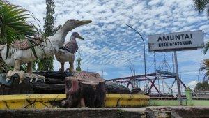 patung-sepasang-itik-berada-di-dekat-Jembatan-Paliwara.jpg