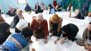 pelatihan-sasirangan-di-aula-Kantor-Desa-Sarigadung-Kecamatan-Simpang-Empat.jpg