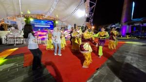 penari-unjuk-kebolehan-pada-Festival-Budaya-Pesisir-Kotabaru.jpg