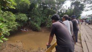 pencarian-bocah-tenggelam-di-sungai-Desa-Tantaringin.jpg