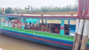 penumpang-diimbau-tidak-berdiri-di-atap-kelotok-saat-wisata-susur-sungai-di-Banjarmasin.jpg