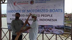 penyerahan-perahu-bermotor.jpg