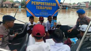 perpustakaan-terapung-polres-HSU.jpg