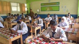 pertama-Ujian-Sekolah-US-SMPN-11-Banjarbaru-Computer-Based-Test-CBT.jpg