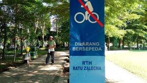 pesepeda-dilarang-menjamah-rth-ratu-zalecha.jpg