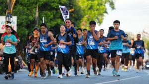 peserta-Tanah-Laut-Run-2025-berlari-menuju-garis-finis.jpg
