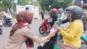 pramuka-bagikan-takjil-di-amuntai-kabupaten-HSU-kalsel-senin-17042023.jpg
