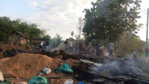 rumah-panggung-yang-dibakar-anak-kandung.jpg