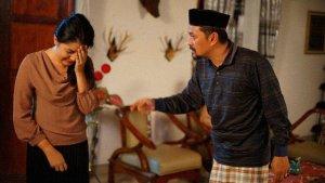 st-ardiana-arifin-dan-muchtar-di-film-tasbih-kosong-asdf.jpg