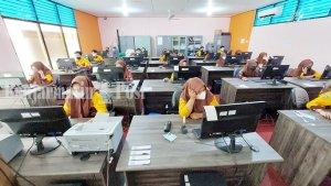 suasana-ujian-sekolah-di-smkn-3-banjarmasin-kalsel-kamis-1003202210032022.jpg