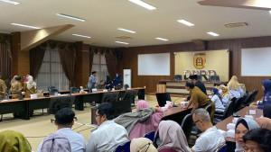 tenaga-honorer-di-Kota-Banjarbaru-mengadu-ke-DPRD-Banjarbaru.jpg