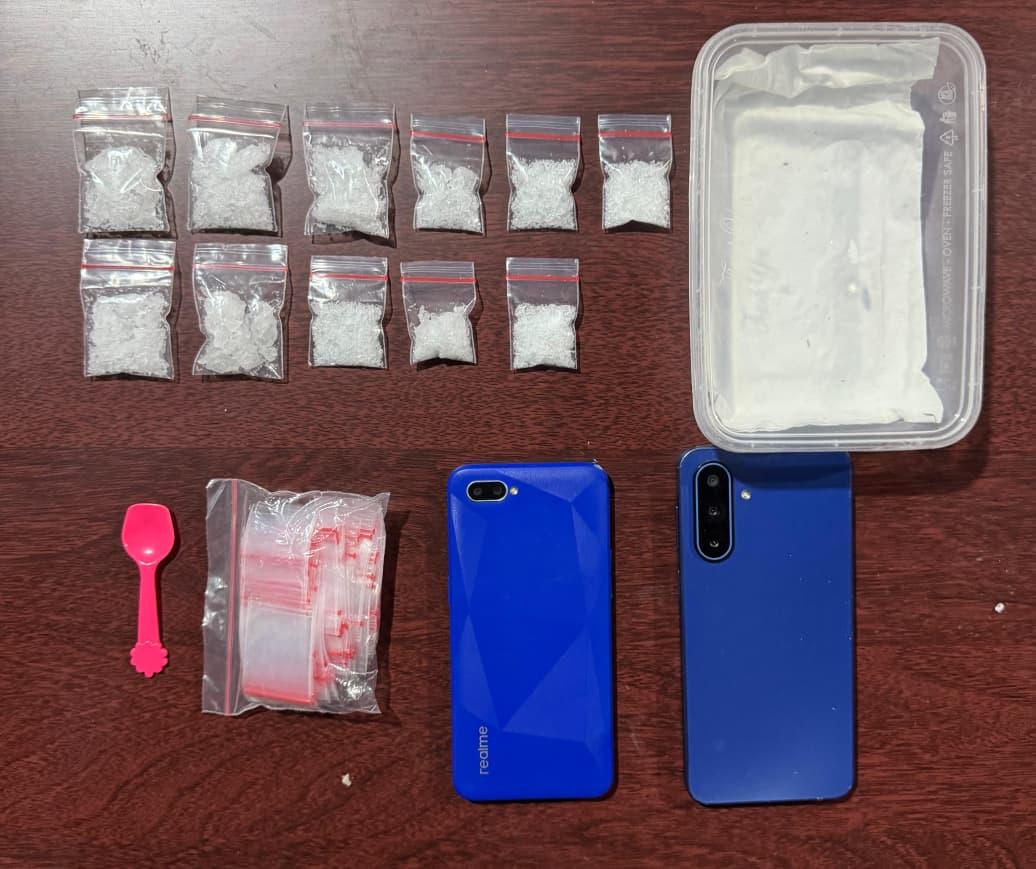 11-paket-narkotika-jenis-sabu-dengan-berat-bersih-mencapai-3697-gram-milik-tersangka-TS.jpg