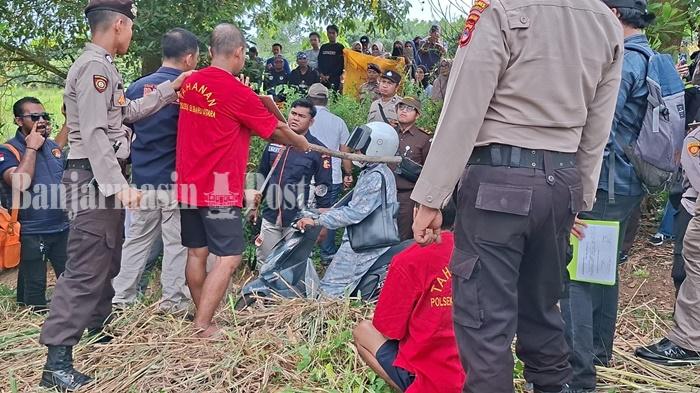 2-Pelaku-dihadirkan-pada-rekontruksi-kasus-pembunuhan-Ustadzah-Hasanah.jpg