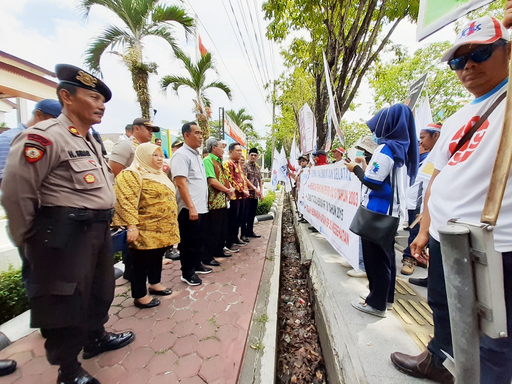 FSPMI Gelar Unjuk Rasa di DPRD Kalsel, Minta Dewan Suarakan Tuntutan ke Pusat