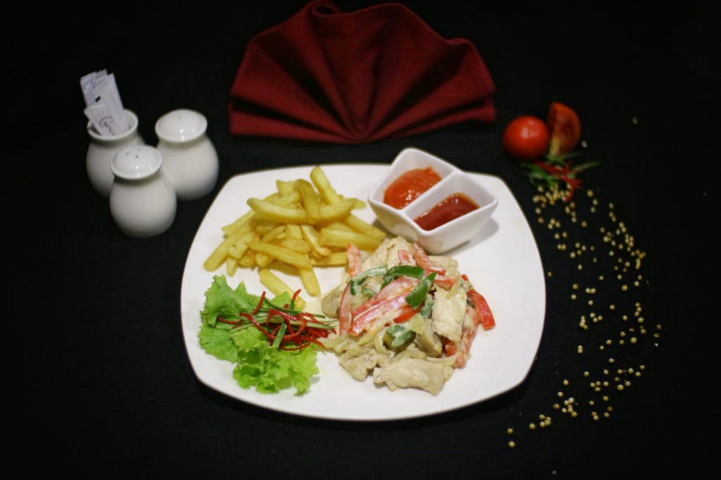 20200111-salmah-saurin-istimewa-chicken-ala-king-kuliner-dafam.jpg