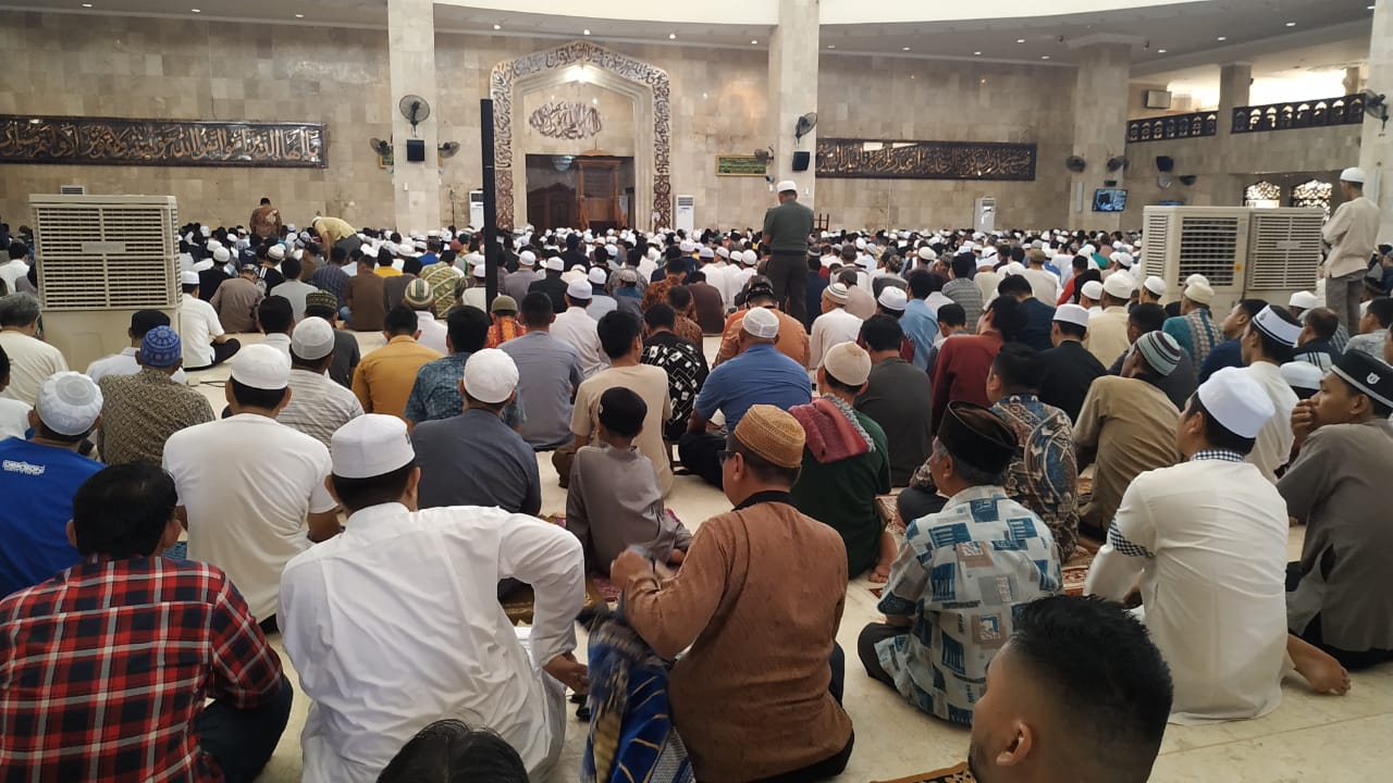 20200320dhody-suasana-sholat-jumat-berjamaah-di-masjid-raya-sabilal-muhtadin.jpg