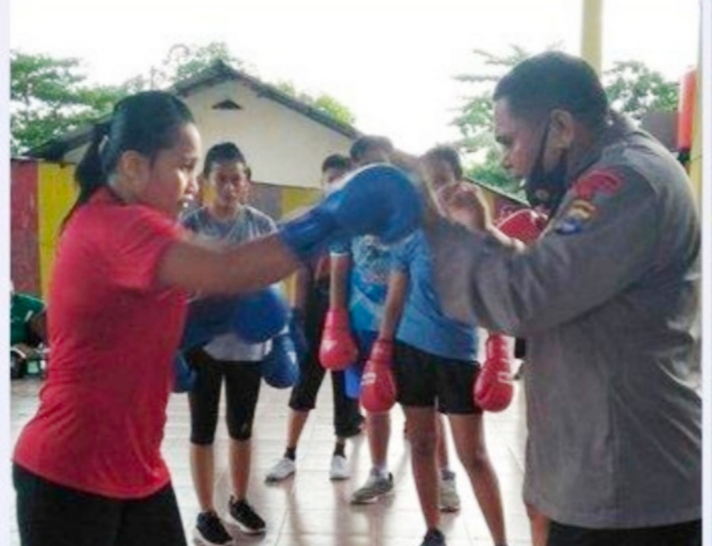 20201031_siti-bulkis_atlet-tinju-kalsel-beatrichx-suguro-saat-latihan-b.jpg
