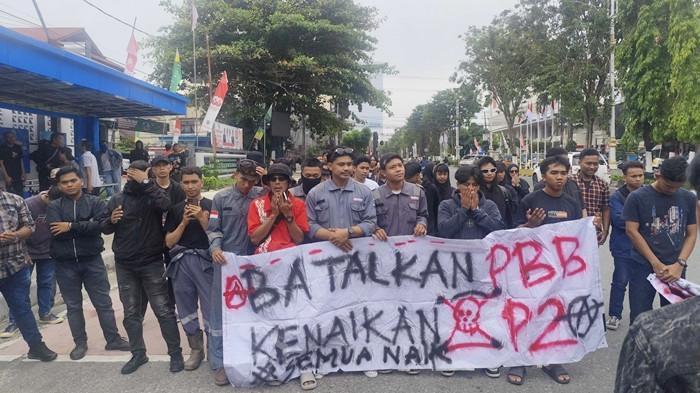AKSI-BALIKPAPAN-MELAWAN-Sejumlah-mahasiswa-berkumpul-di-kawasan-Simpang-Plaza-Be.jpg