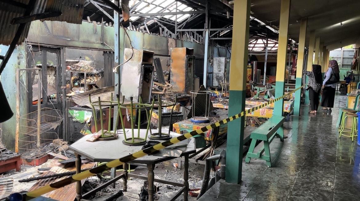 AKtivitas-kantin-sunyi-akibat-insiden-kebakaran-Rabu-dini-hari-712026.jpg