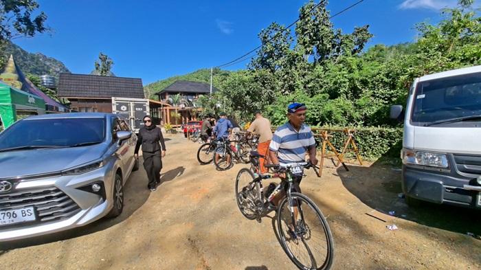 AMBIL-SEPEDA-Peserta-Tour-de-Loksado-2025-di-Graha-Wisata-A11.jpg