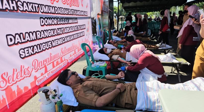 ASN-di-lingkungan-Pemkab-Balangan-lakukan-pengambilan-darah.jpg