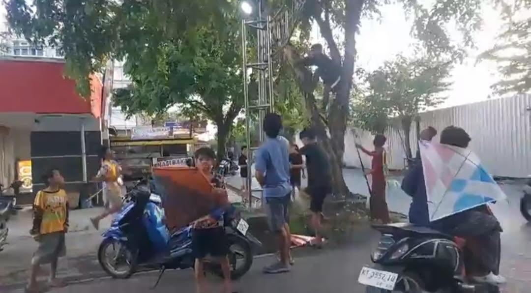 Benang Layangan Memakan Korban, 4 Pengendara Motor di Banjarmasin Dilarikan ke Rumah Sakit - Banjarmasinpost.co.id